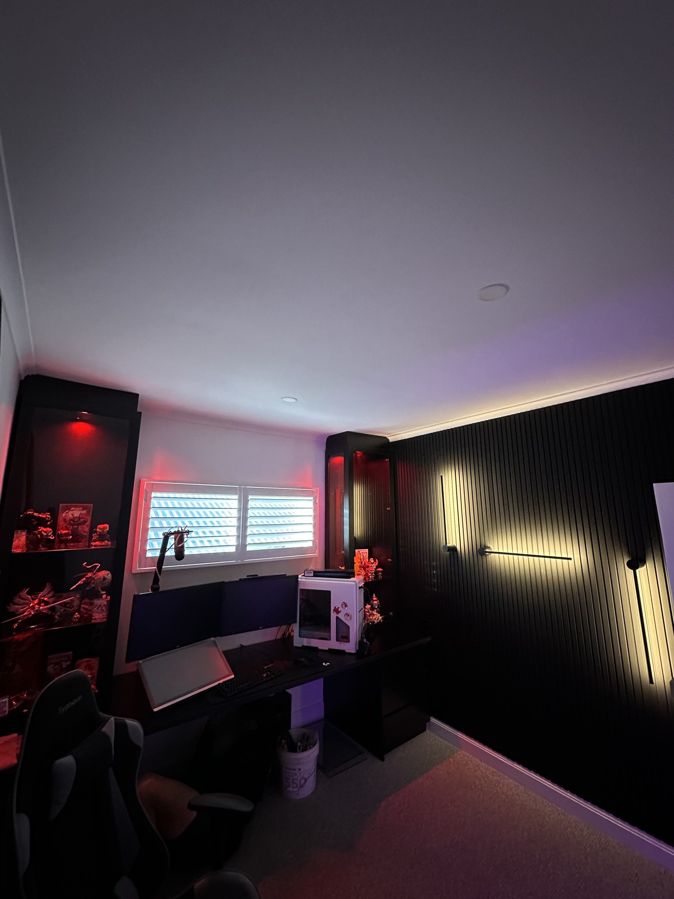 Room lighting with illuminated display shelves and wall fittings